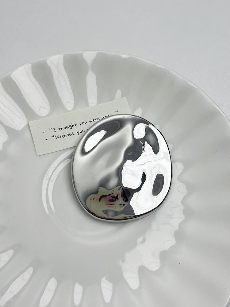 

Геометрическая ажурная металлическая брошь для женщин - Дизайн для высококлассных осенне-зимних свитеров и пальто