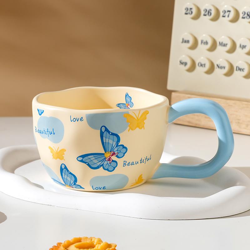 

Керамическая кружка в стиле Ins высокой ценности с ложкой, креативная бытовая, для пары, чашка для воды, подарочная коробка, сувенир, кружка с ощущением высокого класса 330mll