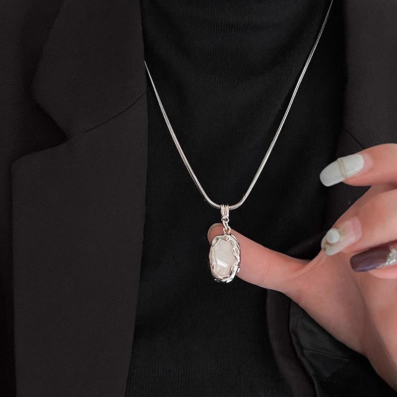 Stylish Colorfast Snake Chain Pendant Necklace for Women & Men