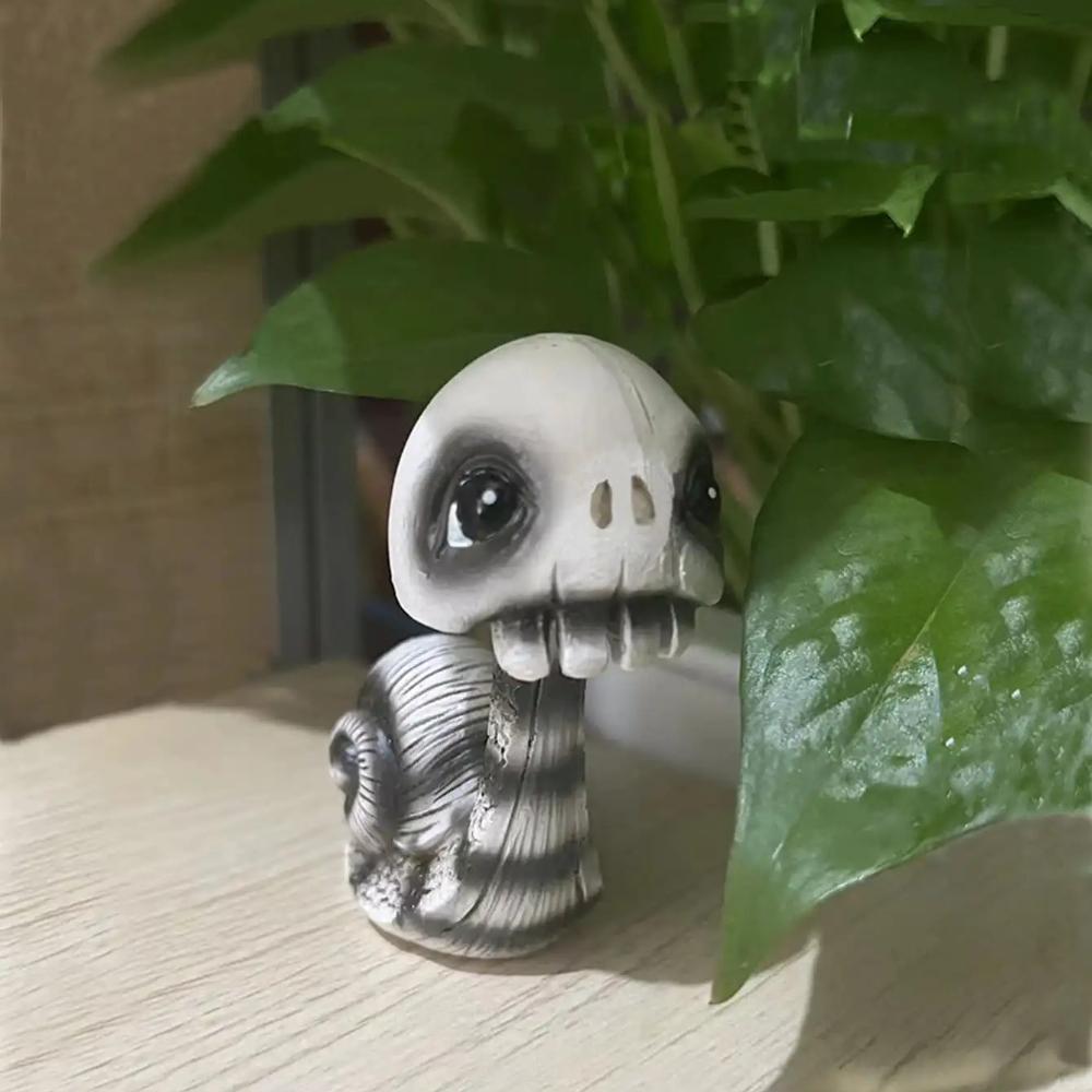 1pc- Halloween Shaking Skull Snail Decoration