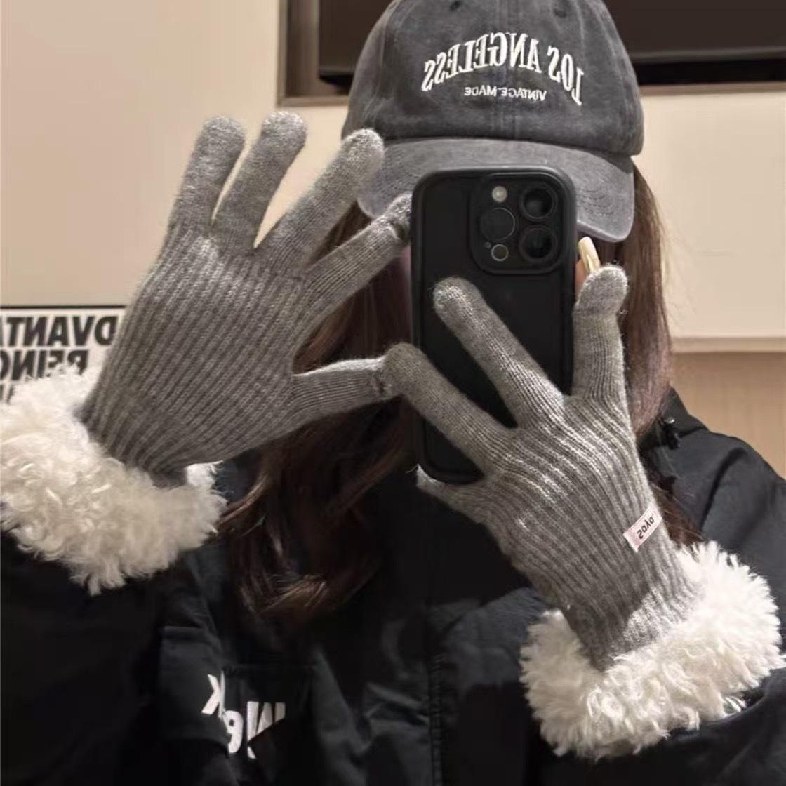 

Plush edge gloves women s winter 2025 new Korean version knitted warm cycling five fingers separately touch screen windproof and cold proof M сірий колір