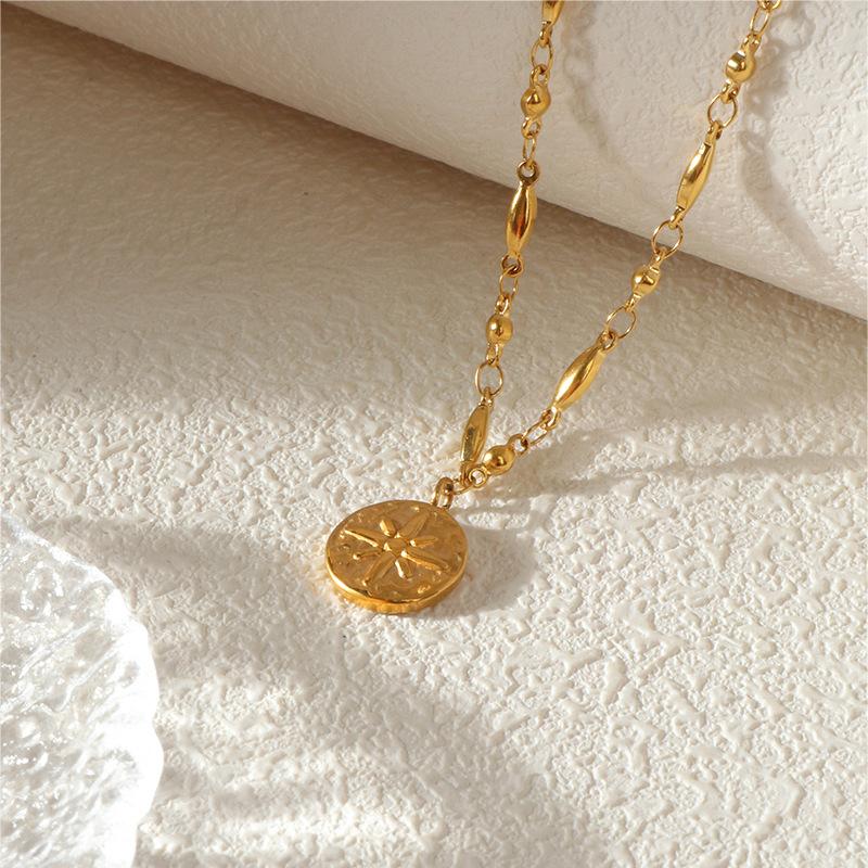 Romantic Versatile Necklace Three-dimensional Relief Collarbone Chain Demon Eyes Square Pendant