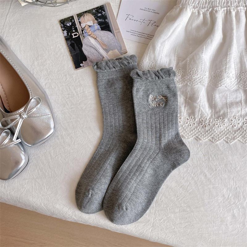 Female Spring and Autumn New Embroidery Bow Bubble Mouth Tube Pile Socks