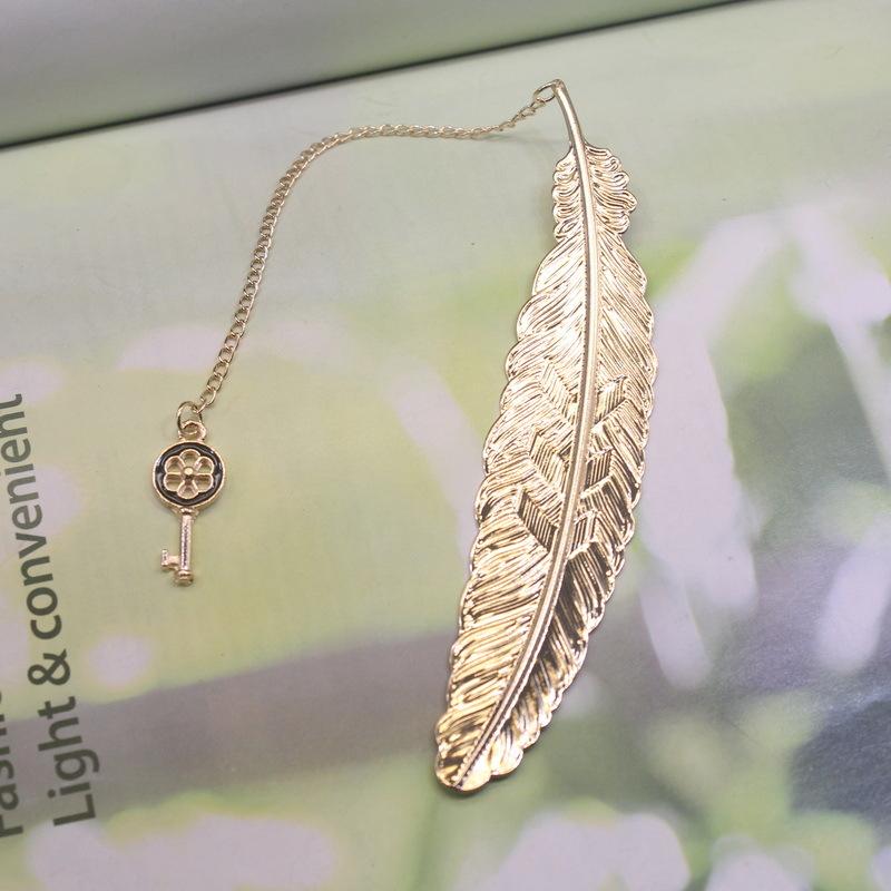 Creative Design Aesthetic Brass Bookmark for Book Retro Leaf Metal Book Tab with Pendant Set Cute Student Supplies Teacher Gift