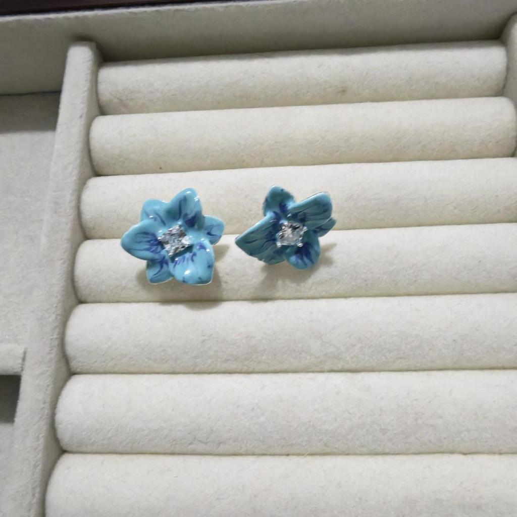 Blue Flower Stud Earrings: Elegant Seaside Vacation Style, Perfect for Summer