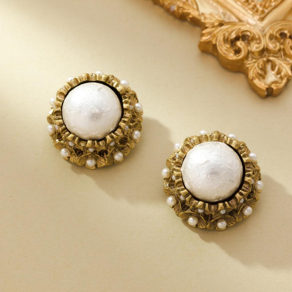 Elegant Fashionable Pearl Earrings With French Temperament Niche Design Sense Light Luxury Retro High-end