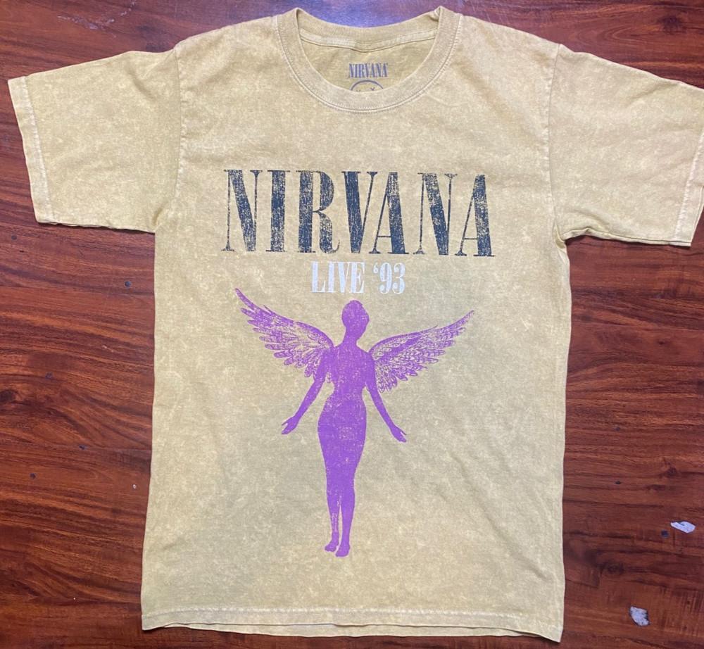 NIRVANA In Utero Live 93 Даты тура и Арт Гранж Футболка Группы Желтая Размер S-NWOT Унисекс Футболка S
