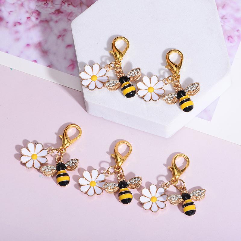 Välsignelsekort Bi Prästkrage Blomma Hänge Väska Nyckelring Prydnad Tillbehör Nyckelring