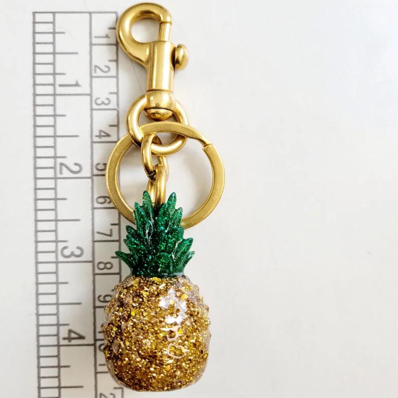 Cute Fruit Pineapple Keychain Pendant Creative Design Metal Fruit Bag Decoration Car Key Handmade Pendant Gift