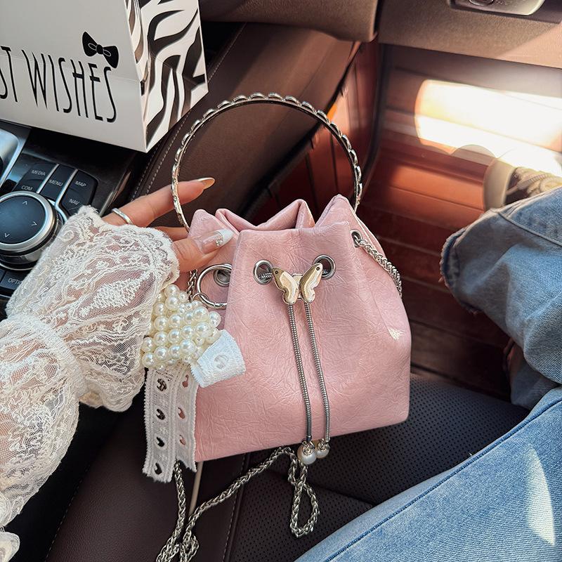 Niche Design Bag Women's 2025 New Summer Fashion Portable Bucket Bag Versatile Commuter Chain Messenger Bag