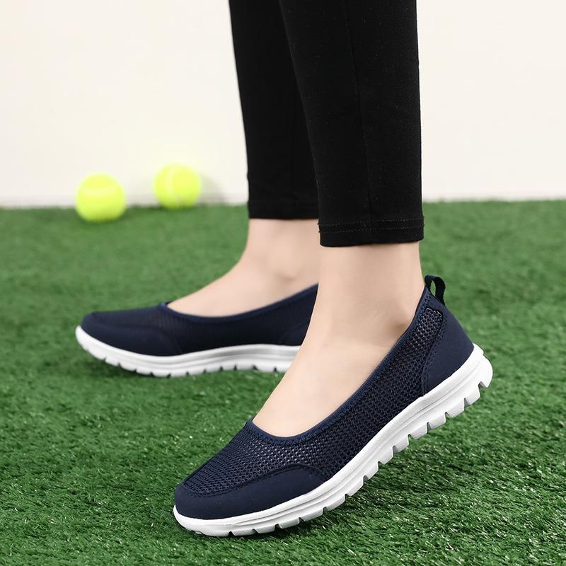 Fashion New Mesh Breathable Sneakers Women Breathable Light Slip On Flat Casual Shoes Ladies Loafers Socks Shoes Women Zapatillas Mujer