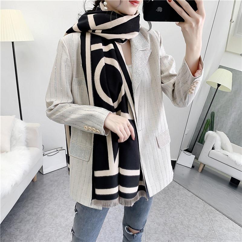 New scarves for autumn and winter, dual-purpose, thermal air-conditioning shawl, thickened long geometric scarf.