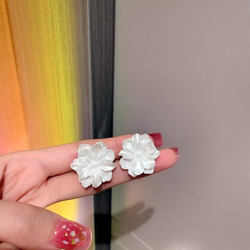 Silver Needle Simulation Camellia Stud Earrings French Retro Elegant Earrings Personalized Fashion Versatile Earrings Niche High Sense