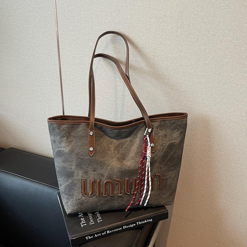 Fashion large-capacity tote bag women's new casual commuter shoulder bag retro niche design armpit bag