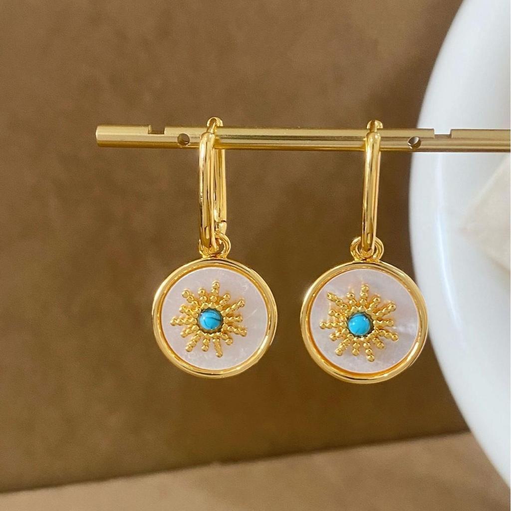 Exquisite French Sunflower Seashell Round Pendant Earrings - Niche Light Luxury Court Style for Women