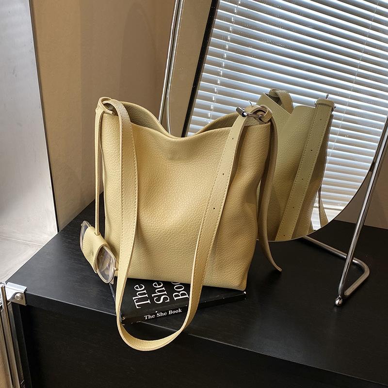New Casual Commuting Large-capacity Bucket Bag Women's Messenger Bag Fashionable Shoulder Bag
