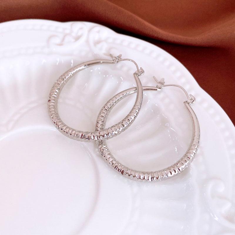 

Минималистичные металлические полосатые каффы: Ретро Серьги Высокой Моды