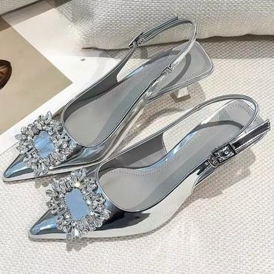 Moda Baotou İnce Topuk Patent Deri Sandalet Kadın Yaz Sivri Burun Sığ Ağız Rhinestone Toka Kaymaz Yüksek Topuklar