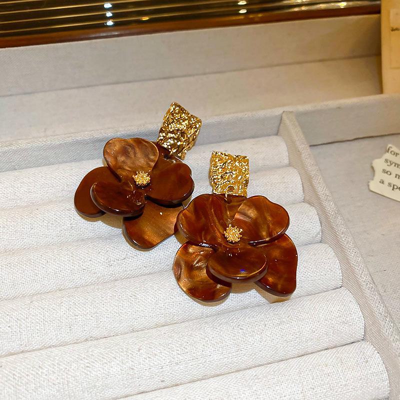 Gümüş İğne Akrilik Çiçek Küpeler - Abartılı Moda, Hafif Lüks ve Zarif Tasarım.