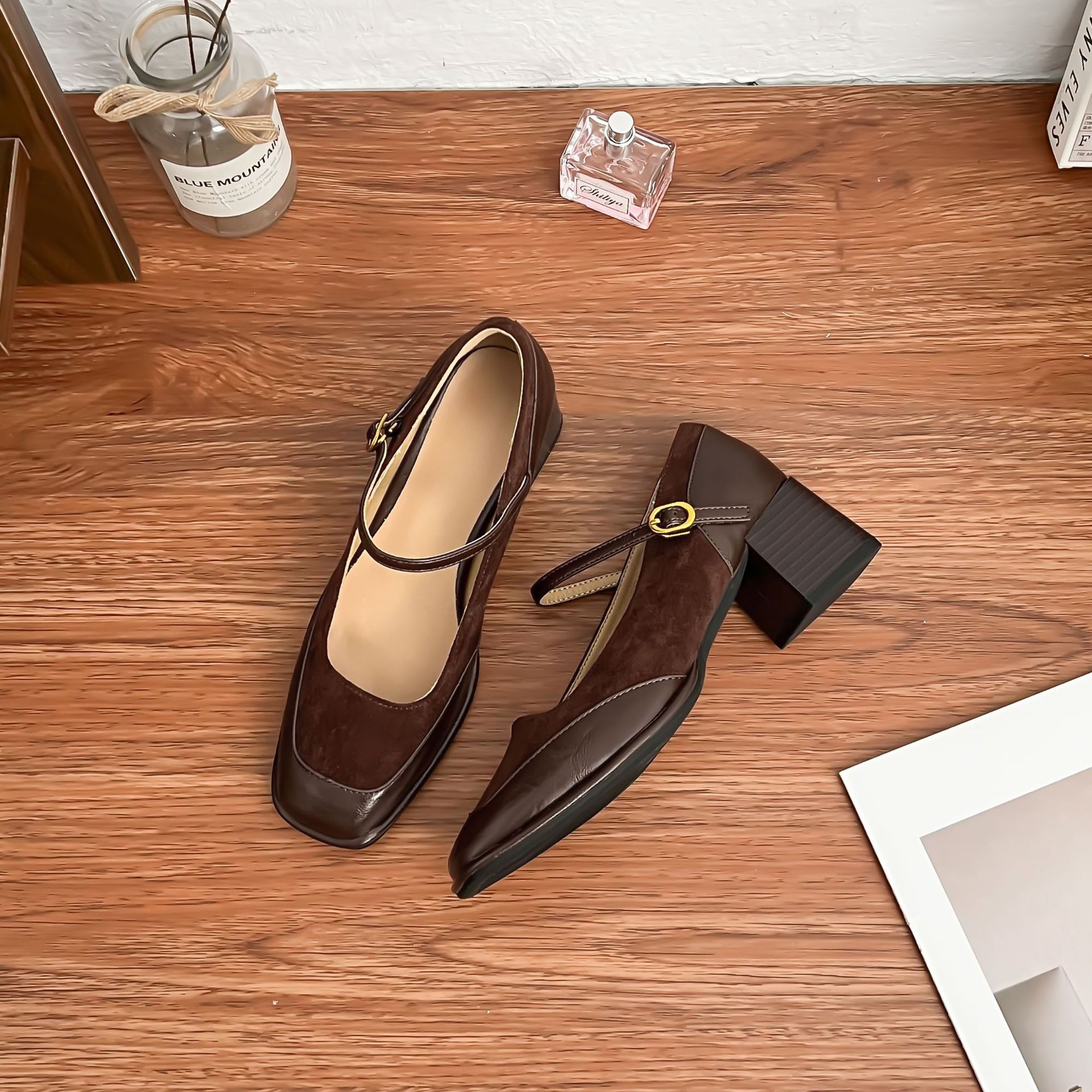 

Grape Mom 2025 spring women s French retro high heels women s high-end thick heels are not tired of feet high heels 34