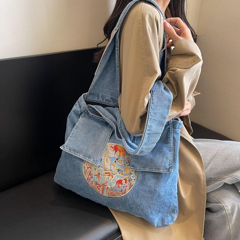 Women's Bag New Literary Women's Large-capacity Fashion Shoulder Portable Messenger Tote Bag