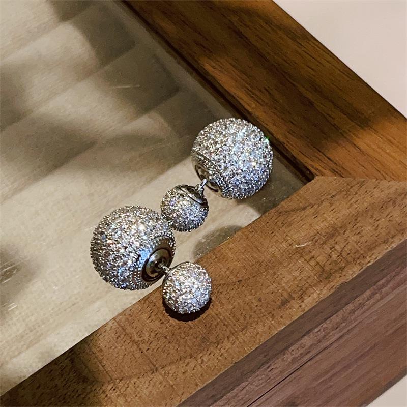 Luxusní náušnice se zirkony a bublinkami: Elegantní, všestranné a stylové šperky