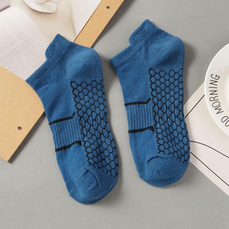 Men's Honeycomb Patterned Athletic Socks for Breathability Comfort Antibacterial Properties and Odor-free Feet.