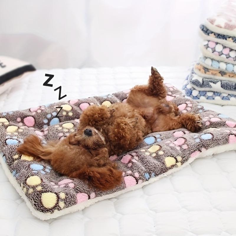 Cozy Dog Bed with Heart Pattern, Warm Plush Pet Mat for Small Medium Breeds, Soft Non-Electric Winter Cushion for Cats and Dogs