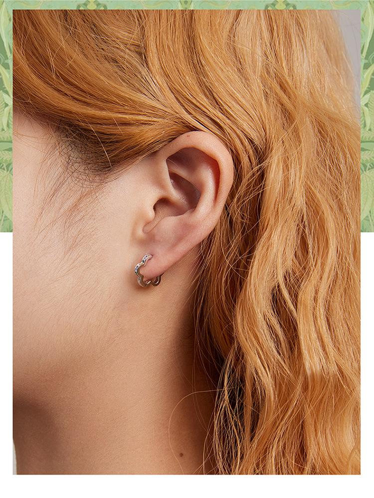 Avle Sterling Silver S925 Platinum-Plated Wreath Earrings with Colored Zircon Hollow Flowers, Model BSE612.