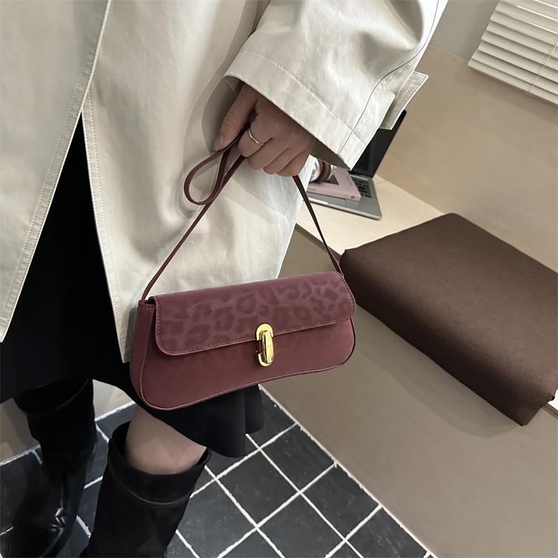 Commuter Single-shoulder Bag with High Appearance Level and Fashionable Baguette Style Design