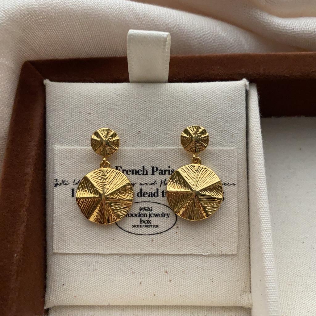 Classic Relief Texture Love Stud Earrings Three-Dimensional Versatile Retro Light Luxury Exquisite Daily Commuter Earrings