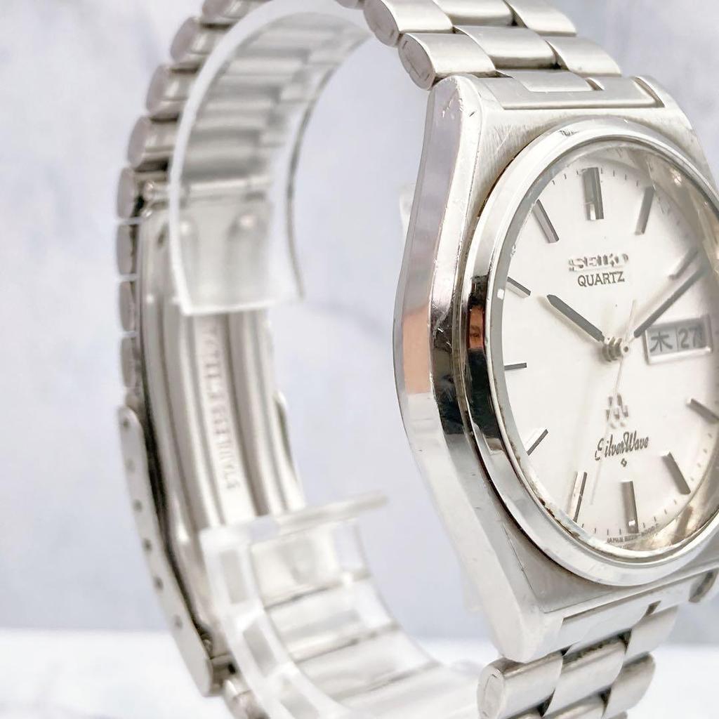 Working condition SEIKO SilverWave Vintage Watch 1980 Stainless Steel Silver Vintage Date Silver Wave Men's