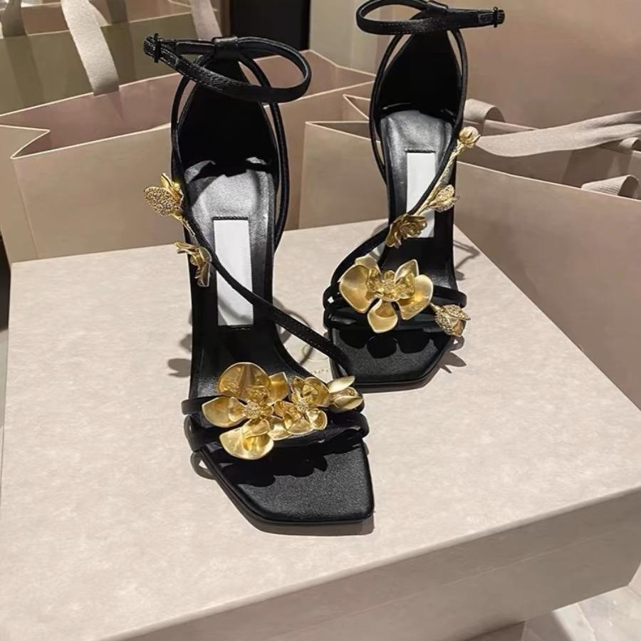 [Spot] European and American New Metal Flower Decorative Flower Fashionable Square Head High Heel Open Toe Word with Buckle Sandals Women