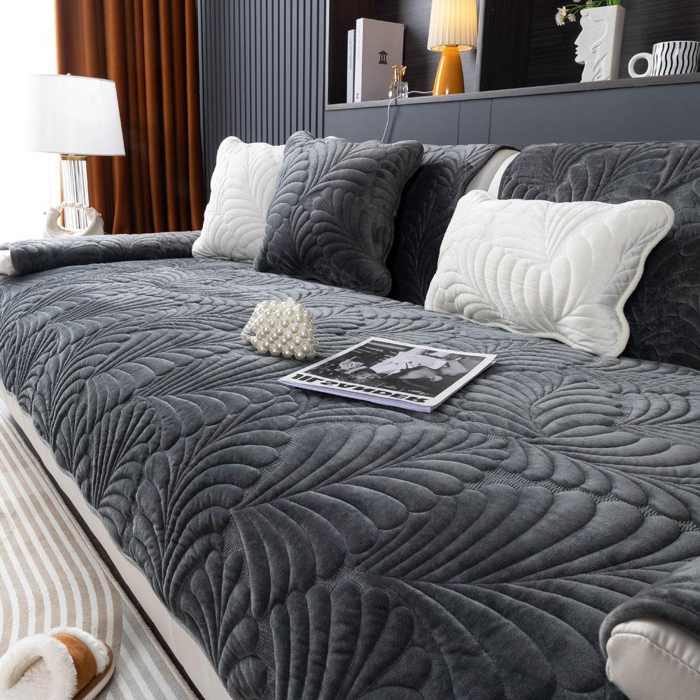 Подушка для дивана из молочного бархата — фото 5