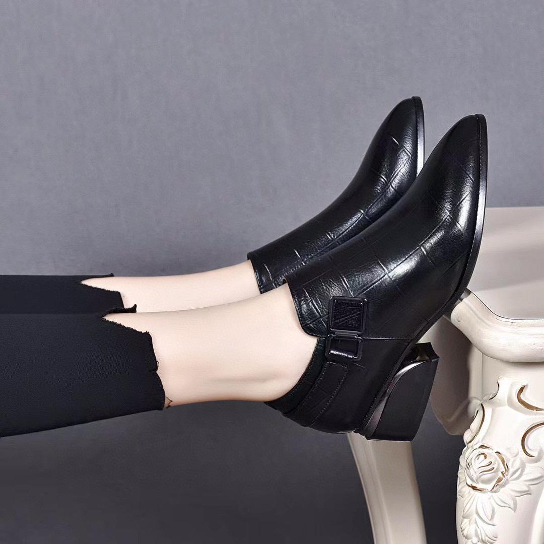 

Остроносые туфли-лодочки с глубоким вырезом, женские осенне-зимние, новые, с ремешком и пряжкой, на толстом каблуке, модные туфли, маленькие кожаные туфли 40