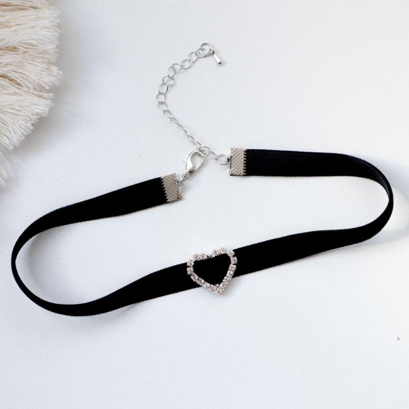 Crystal Round Love Heart Black Velvet- Collar Necklace Vintage Rhinestones Choker Punk Clavicle Chain Gift for Women