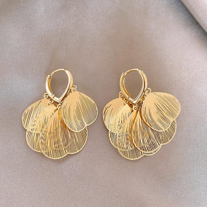 Female Hollow Piece Tassel High-end Temperament Earrings 1 pair of earrings золотой
