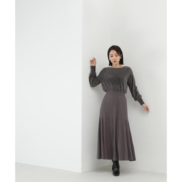 Fjäderdockningsstickad klänning