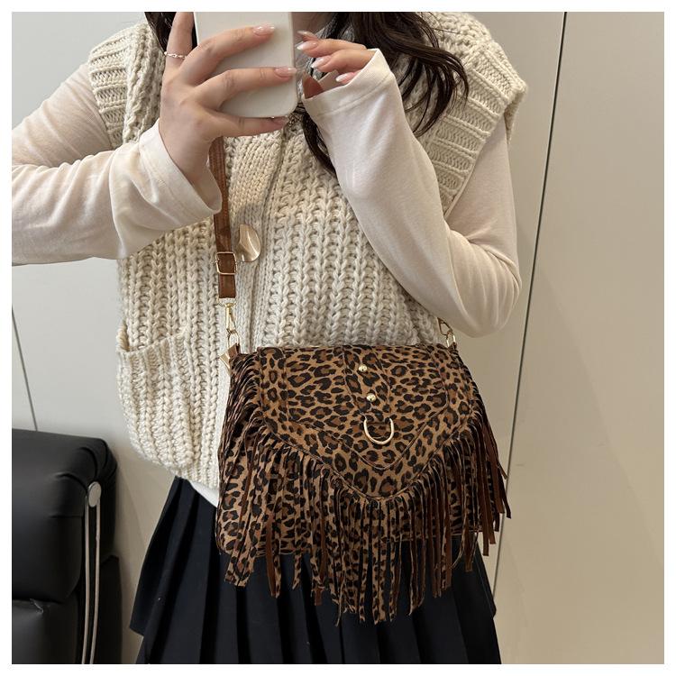 New Retro Suede Faux Leather Saddle Bag for Women Fringe Tassel Crossbody Shoulder Purse Vintage Western Style Handbag