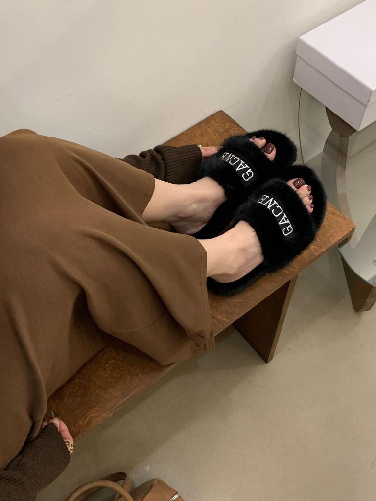 Thick-soled fluffy slippers women's shoes outer wear 2025 new autumn and winter fashion letter muffin plush cotton mop