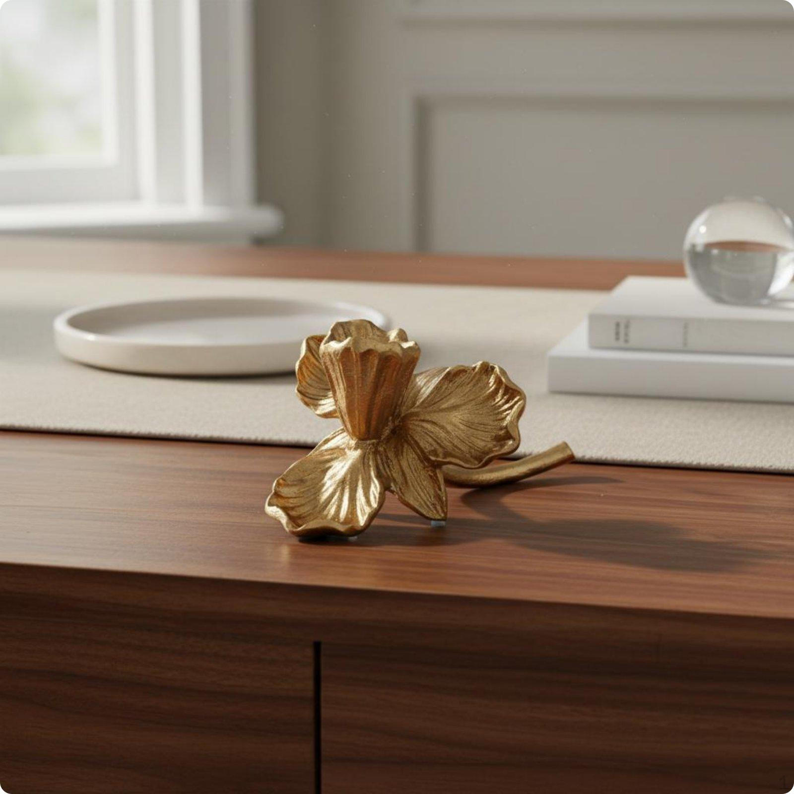 Candle Holder Modern Luxury French Artistic Flower Candlestick for Living Room,
