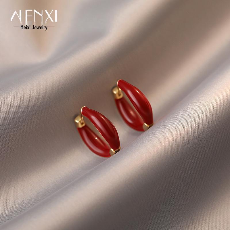 Zhou Yutong Red Drip Glaze Earrings: High-End, Niche Design, Light Luxury, Perfect for Autumn/Winter.