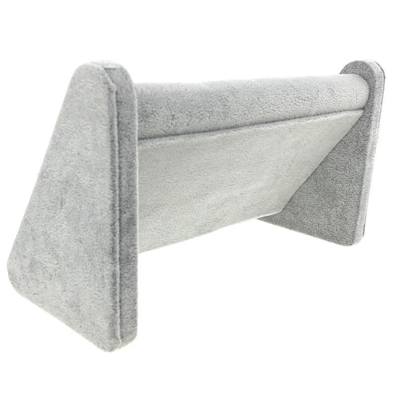 Suport de Expunere Bijuterii din Catifea pentru Inele & Brățări - Formă Trapezoidală cu Accente Aurii și Argintii