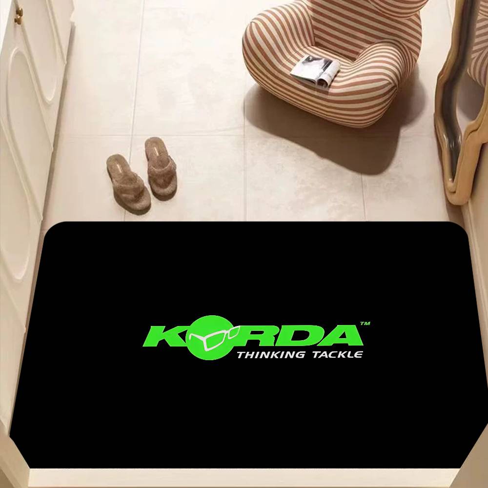 Tapis de porte Logo Korda Fishing Style Nordique Chambre à coucher Salon Tapis de porte Maison Balcon Antidérapant Alfombra