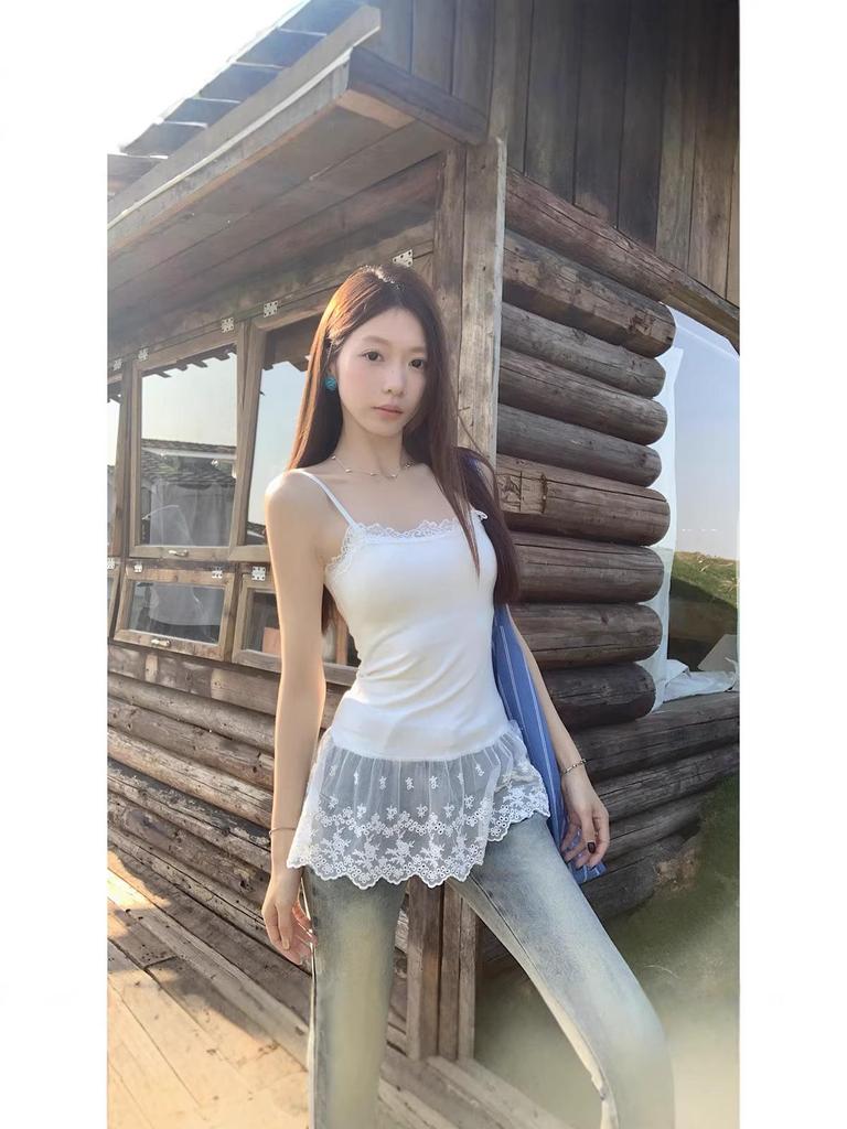 2026 Frühling/Sommer Koreanischer Stil Schlankes Spitzen-Patchwork-Camisole-Tanktop