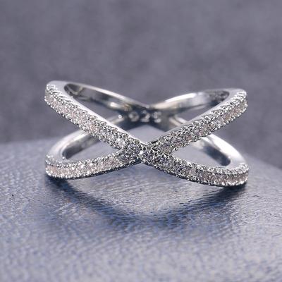 Anillo de compromiso Huitan de lujo con forma de cruz en forma de X para mujer, con piedra de circonita cúbica pavimentada, color plata, elegante y sencillo, joyería femenina en oferta.