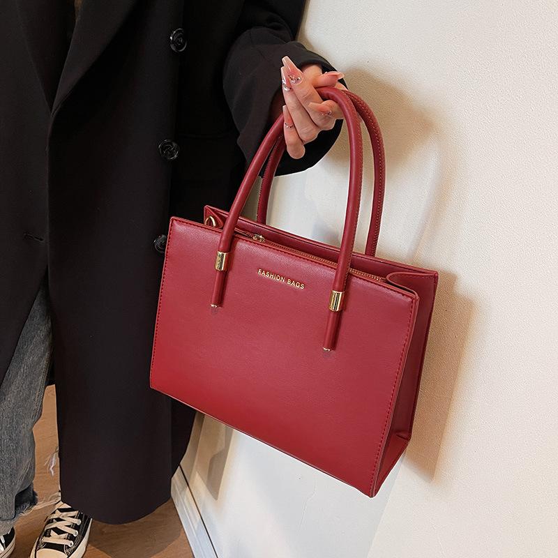 Red bridal wedding bag women's 2026 new feeling handbag women's wedding large-capacity wedding bag mother bag