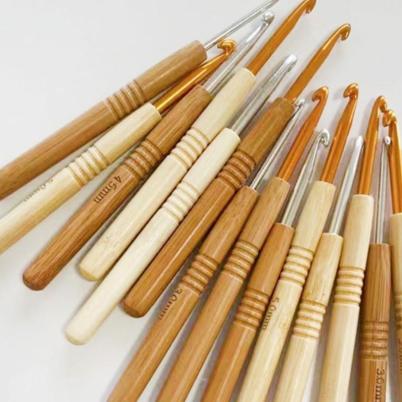 9Pcs Ergonomic Crochet Hook 2.0mm-6.0mm Wood Handle Crochet Hook for Beginner Adult Knitting Sweater Scarves Bag Socks