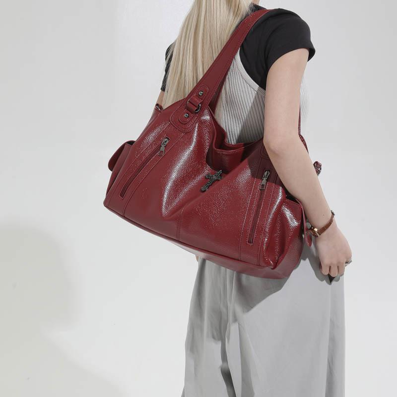 

Large Capacity Commuter Handbag Spring New Women s Bag Punk Style Cross Retro Single Shoulder Tote Bag червоний