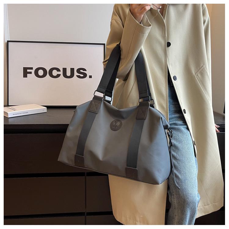 Lightweight Travel Bag: Large Capacity for Short Trips & Gym - Unisex